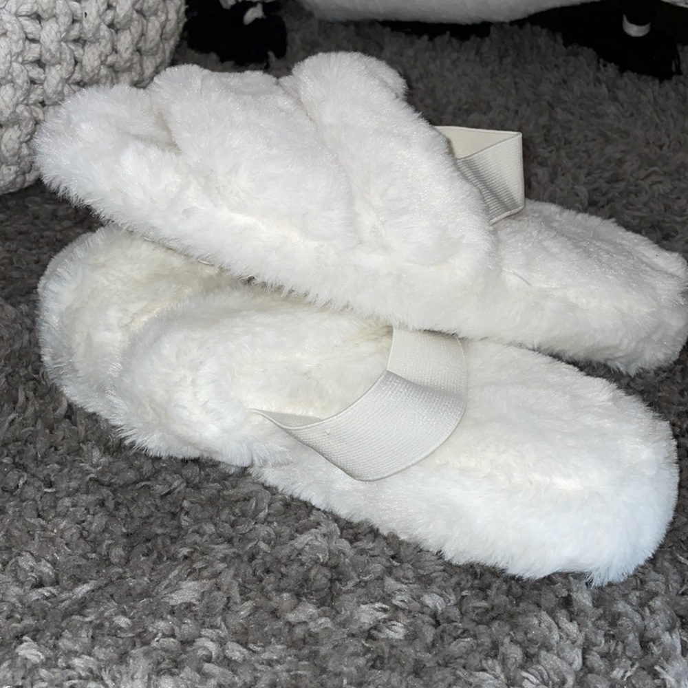 White slippers - Picture 2 of 5